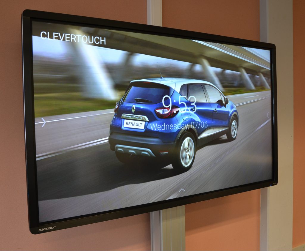 Ecran interactif CLEVERTOUCH 86 pouces support lift CONEN Intégration audiovisuelle chez l'importateur Renault Belgique